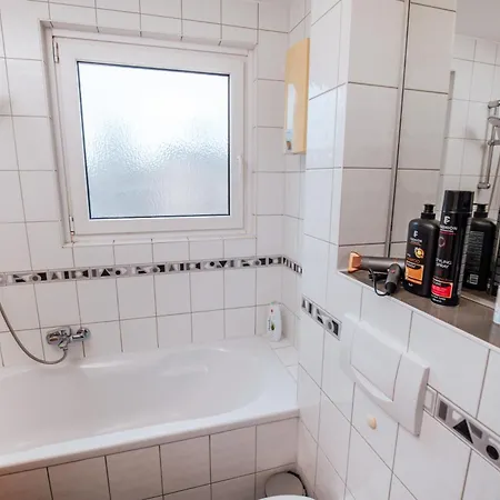 Bold & Black - Balcony - Netflix - Wifi - 5 Person Apartment Bochum