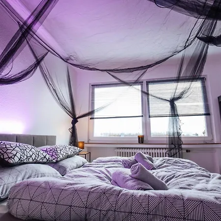 Bold & Black - Balcony - Netflix - Wifi - 5 Person Apartment Bochum