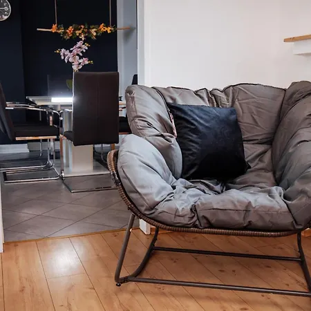 Bold & Black - Balcony - Netflix - Wifi - 5 Person Apartment Bochum