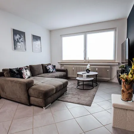 Bold & Black - Balcony - Netflix - Wifi - 5 Person *