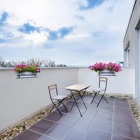 Bold&black - Balcony - Netflix - Wifi - 5 Person