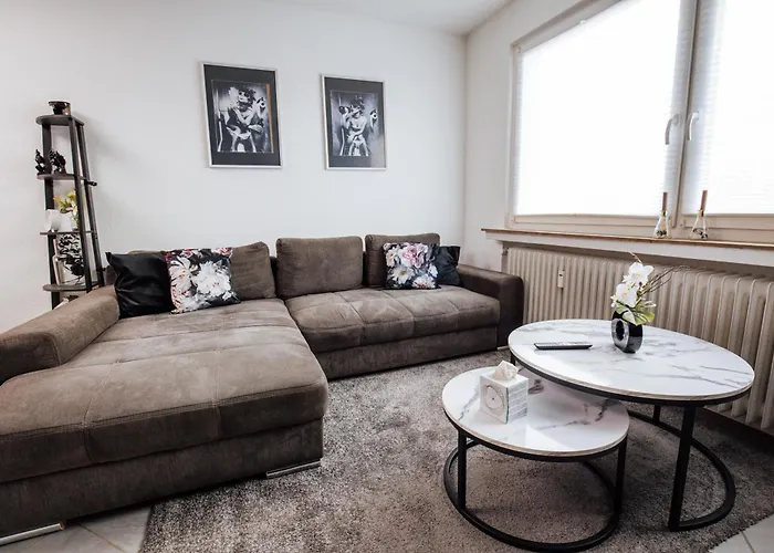 Bold & Black - Balcony - Netflix - Wifi - 5 Person