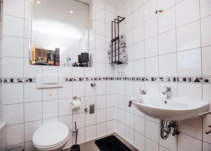 Bold & Black - Balcony - Netflix - Wifi - 5 Person