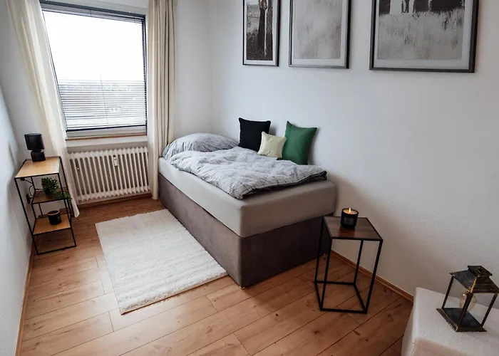 Bold & Black - Balcony - Netflix - Wifi - 5 Person *