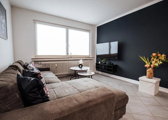 Bold & Black - Balcony - Netflix - Wifi - 5 Person Lägenhet *